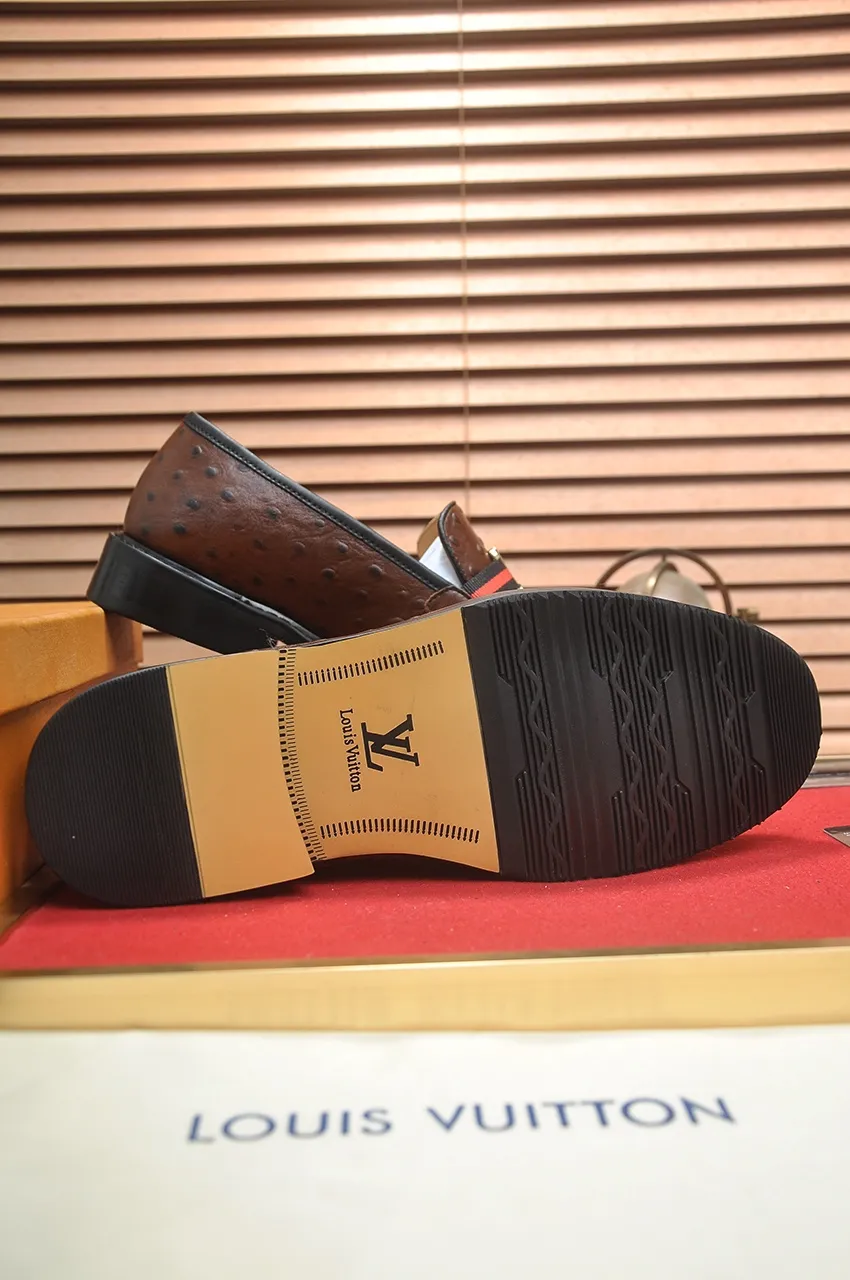 Men's men's shoes 💰460💶 [LV] (original single cowhide lining) 🍀LV's latest genuine leather business suit shoes are launched simultaneously on the official website. The first-layer cowhide imported from Italy is made of heavy gold, 💥1:1 rubber outsole from the official website. Versatile to wear, high-end without losing class, and the color combination is extraordinary. This four-season style is alluring when worn on your feet, showing off your big-name flair. Standard code 38-45 (45 customized)